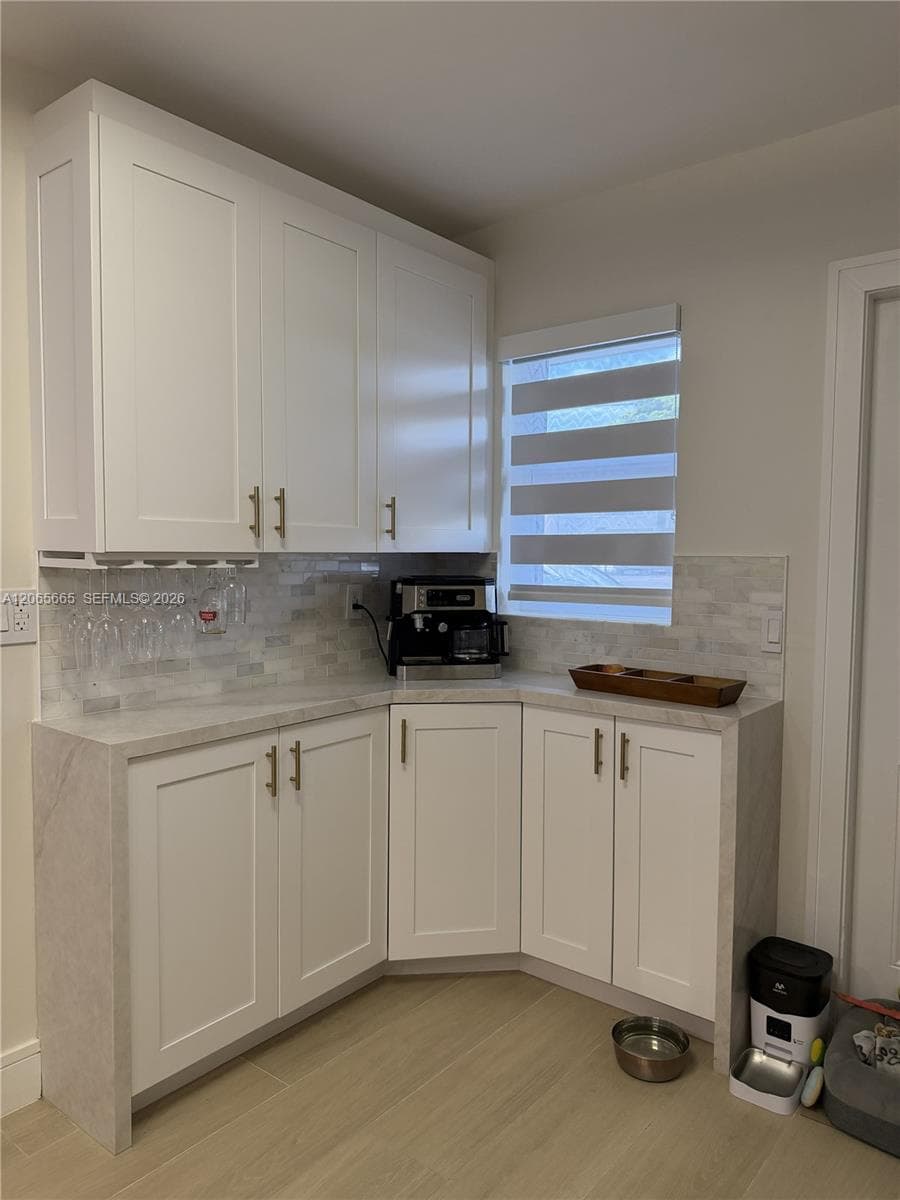 3111 NE 51st St 106C photo 11