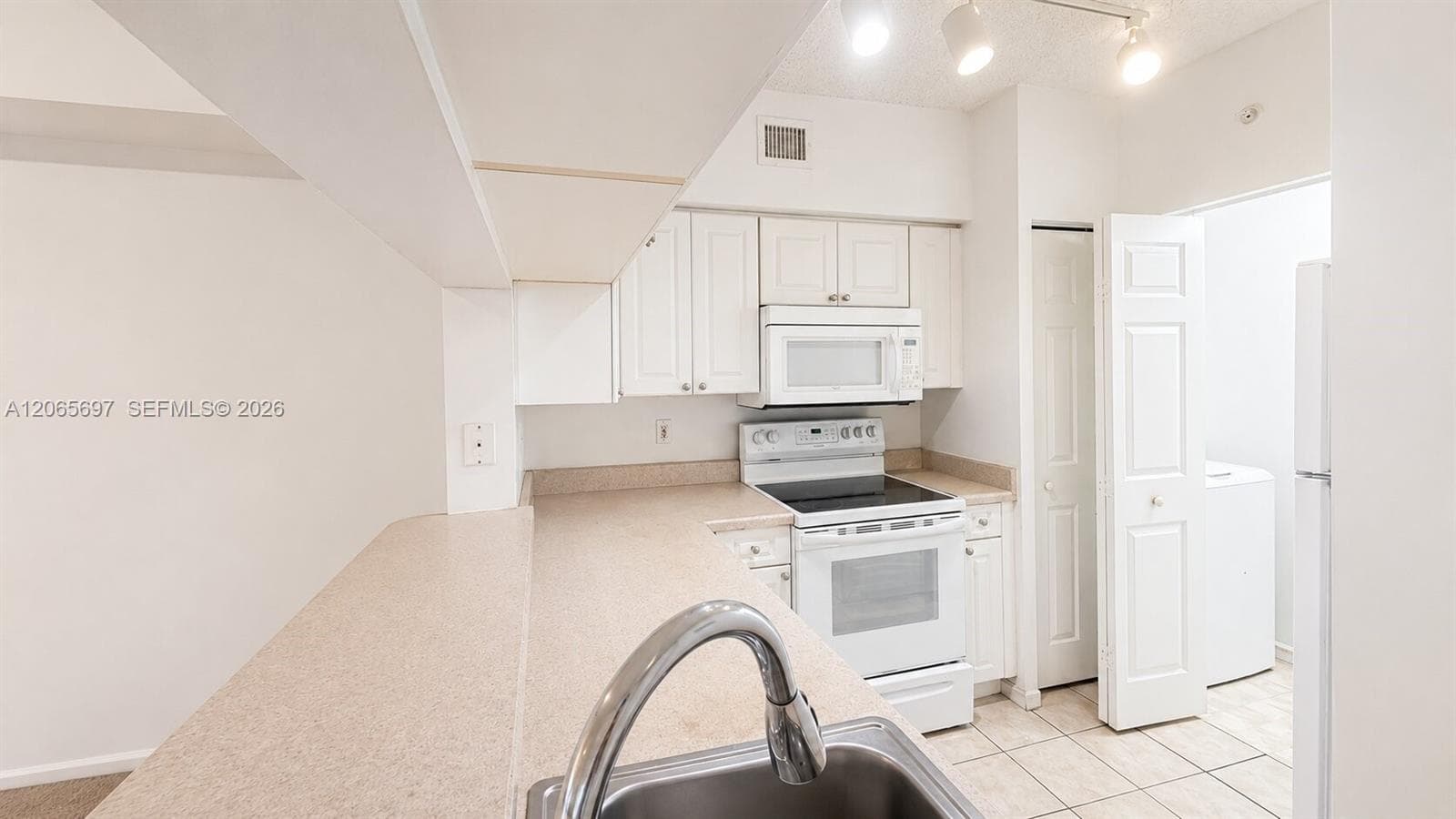 17150 N Bay Rd 2602 photo 8