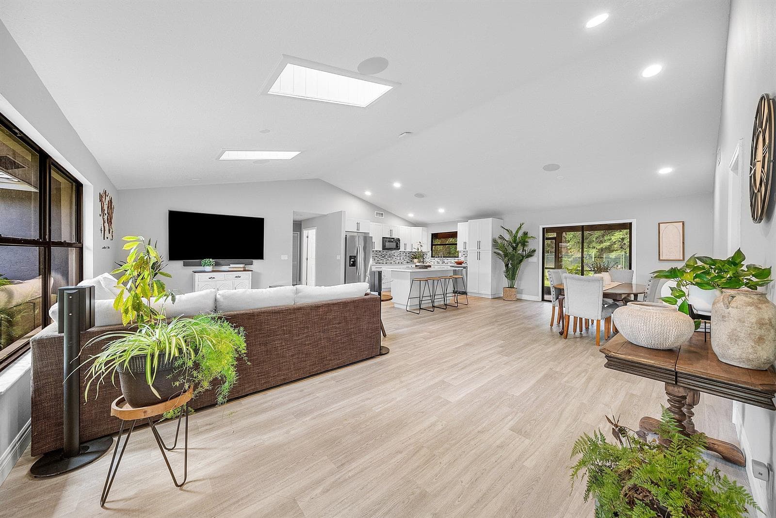 1252 Raintree Lane photo 6