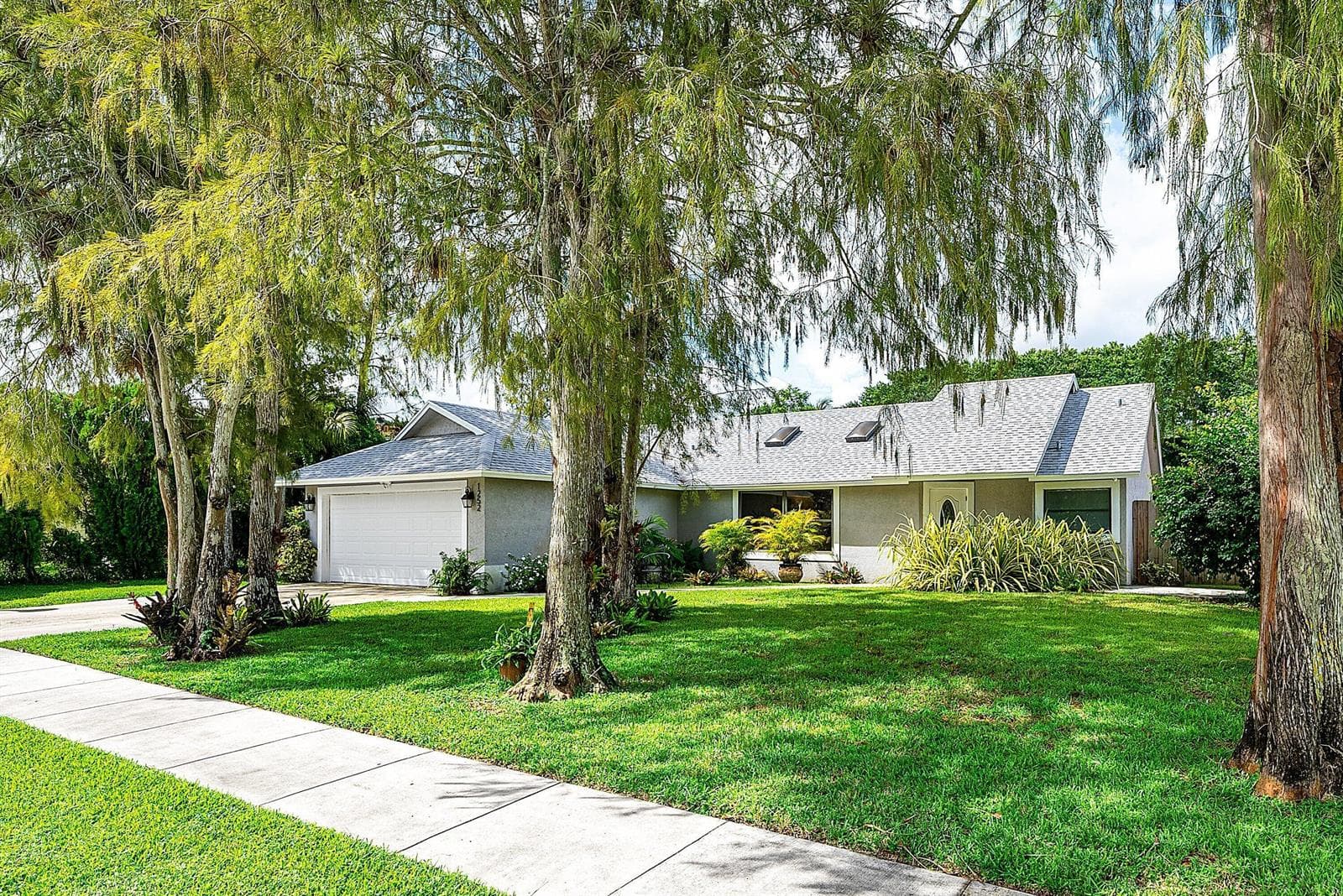 1252 Raintree Lane photo 3