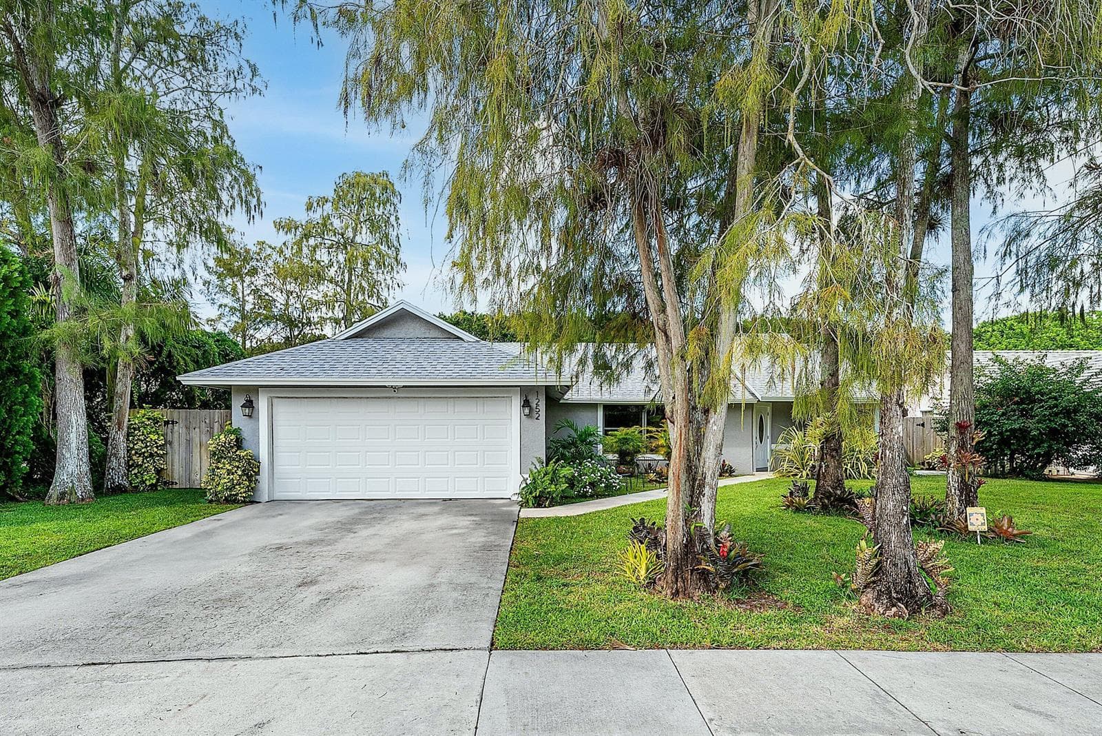 1252 Raintree Lane photo 1
