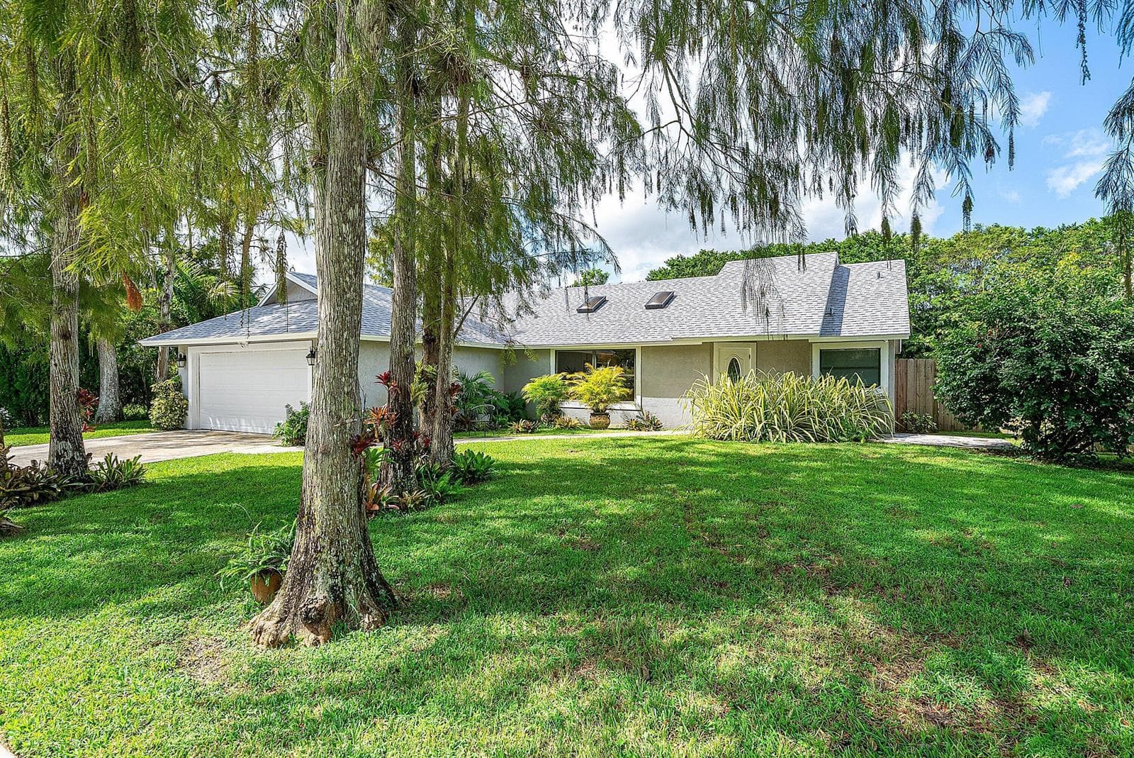 1252 Raintree Lane photo 4