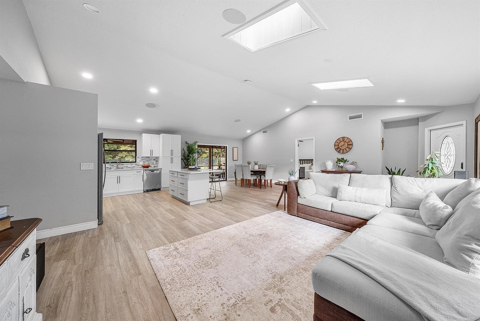 1252 Raintree Lane photo 8