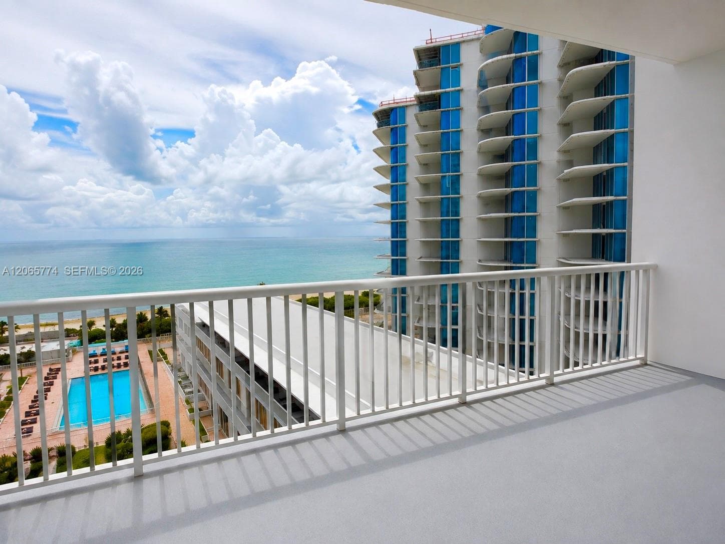 5401 Collins Ave 832 photo 2