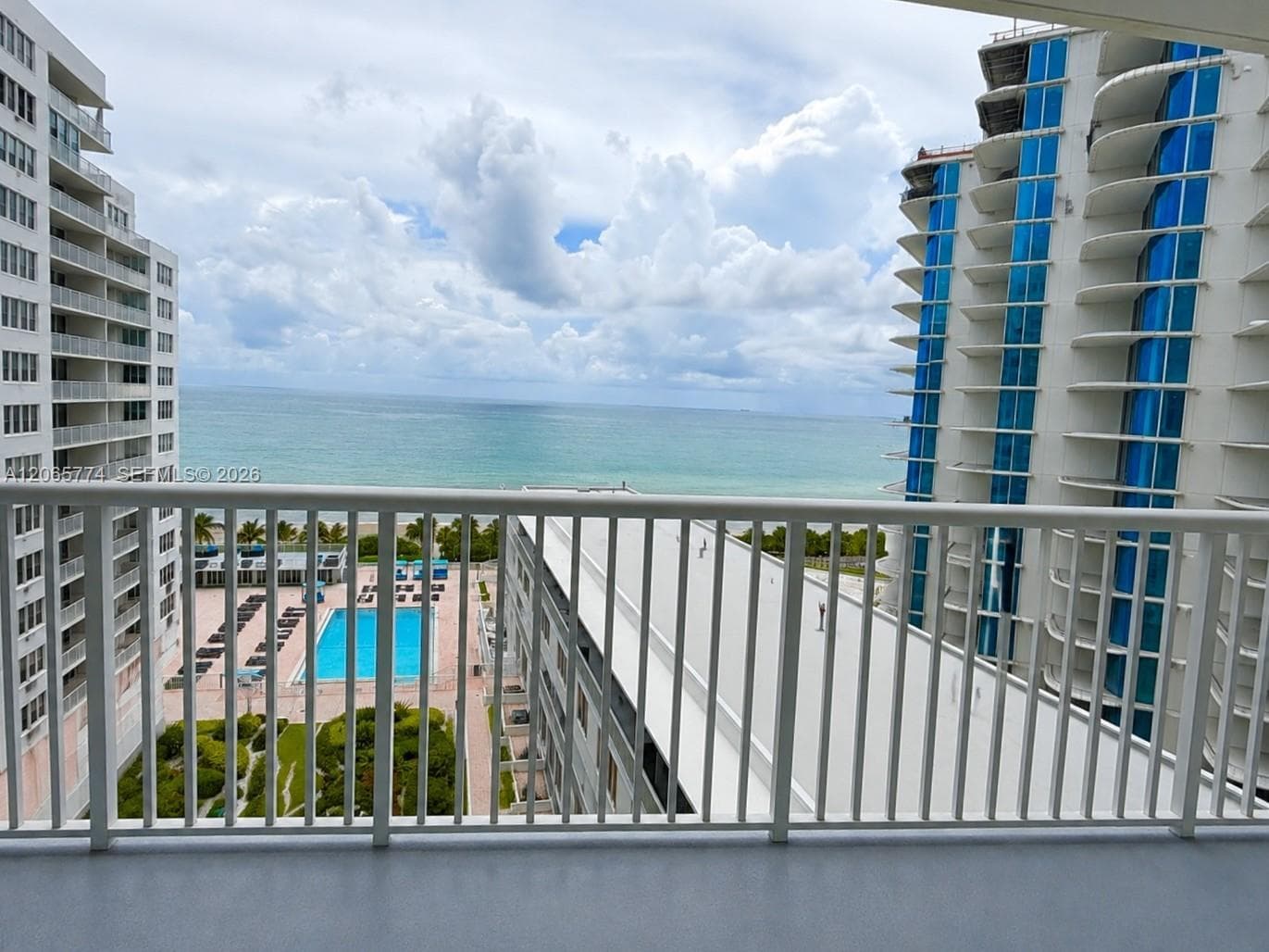 5401 Collins Ave 832 photo 1