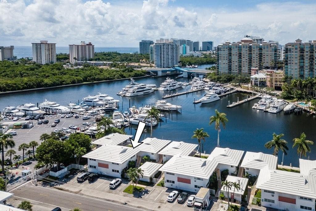 2760 YACHT CLUB Boulevard 10C photo 1