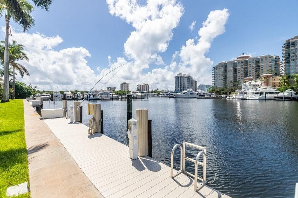 2760 YACHT CLUB Boulevard 10C photo 21