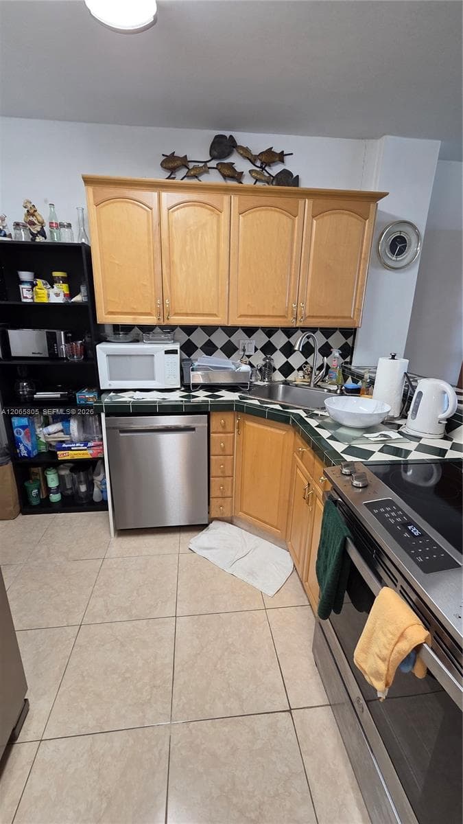3725 S Ocean Dr 409 photo 15