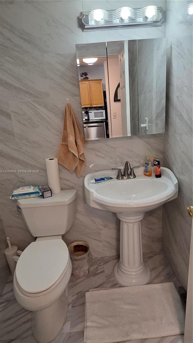 3725 S Ocean Dr 409 photo 4