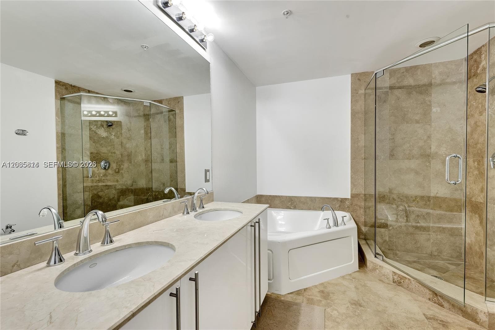 3030 NE 188th St 603 photo 10