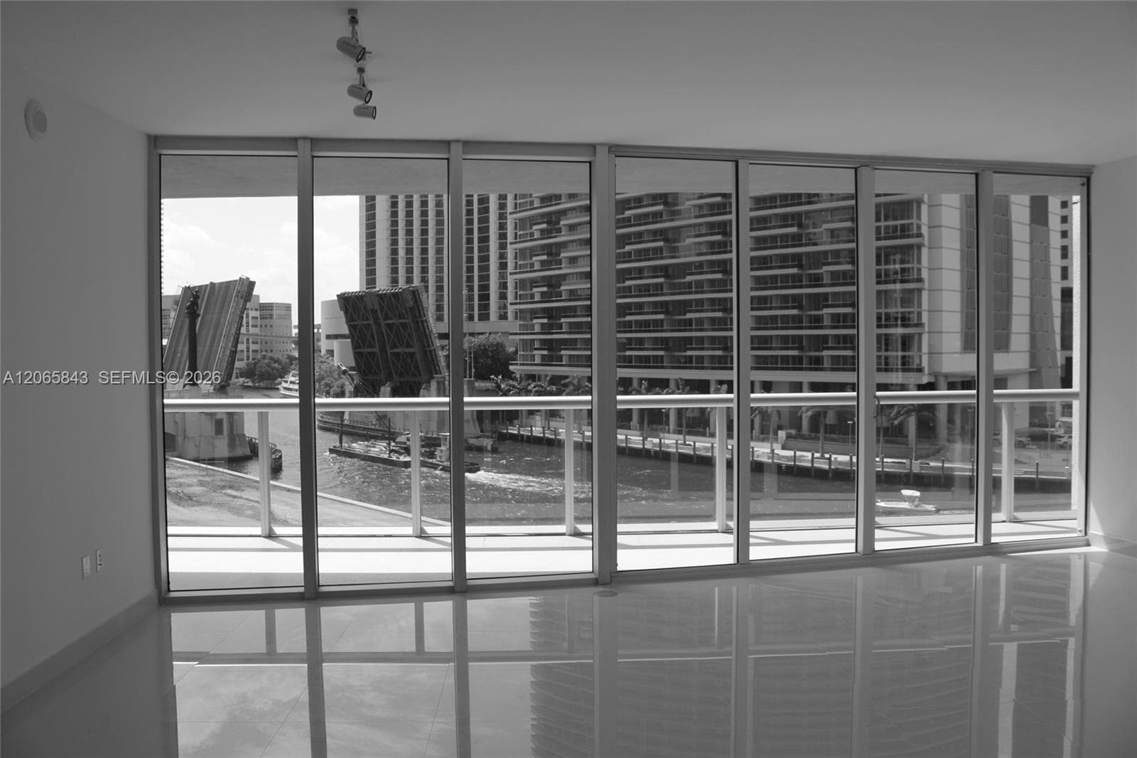 465 BRICKELL AV 502 photo 6