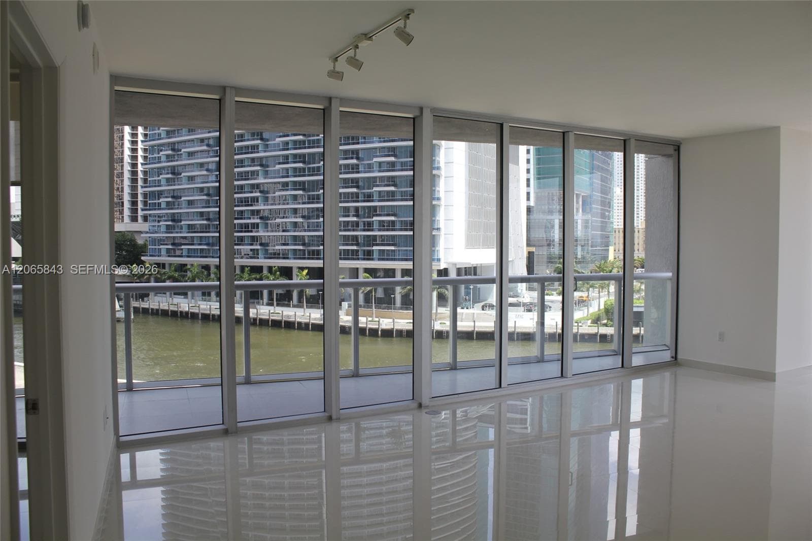 465 BRICKELL AV 502 photo 7