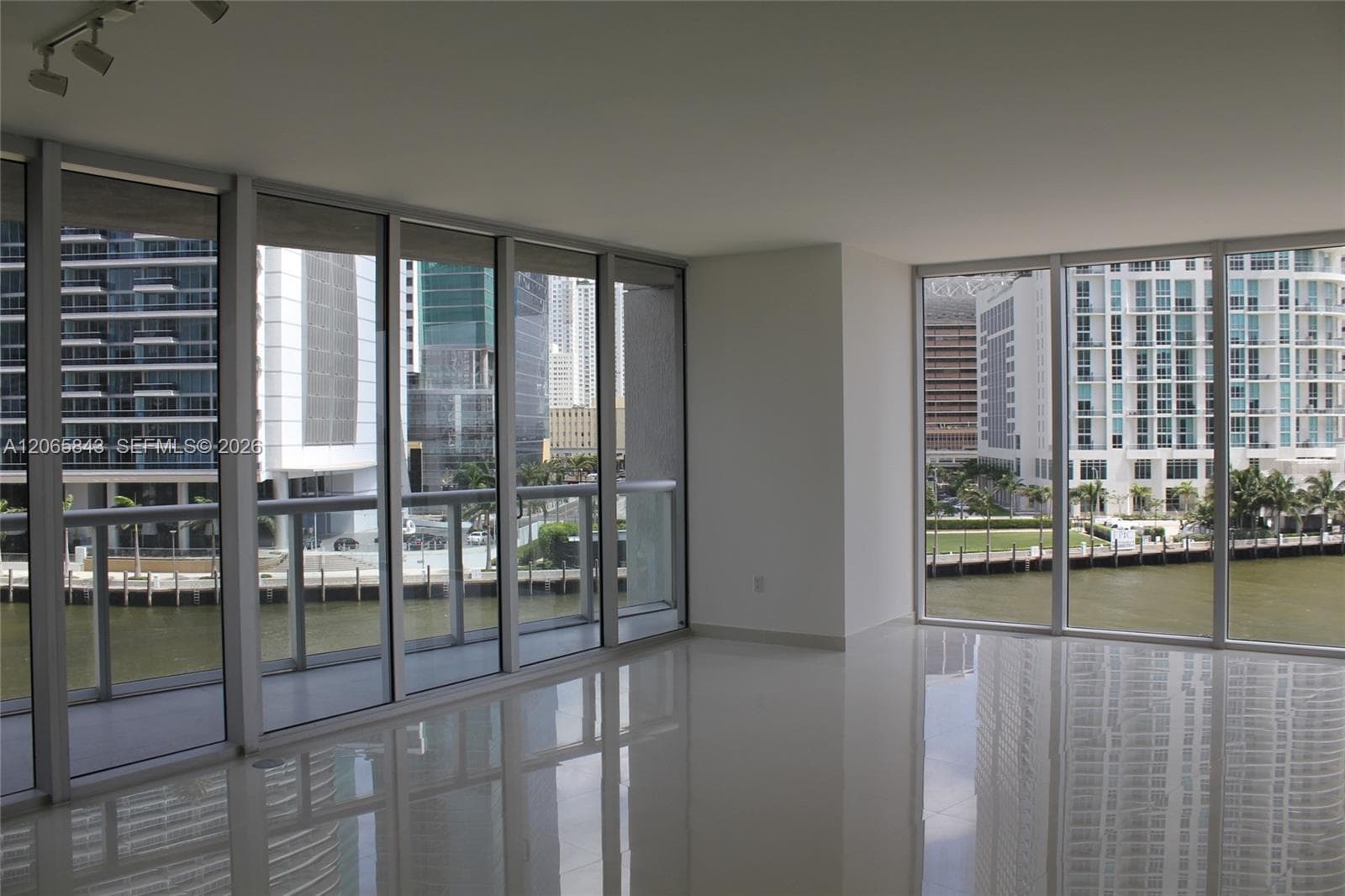 465 BRICKELL AV 502 photo 3