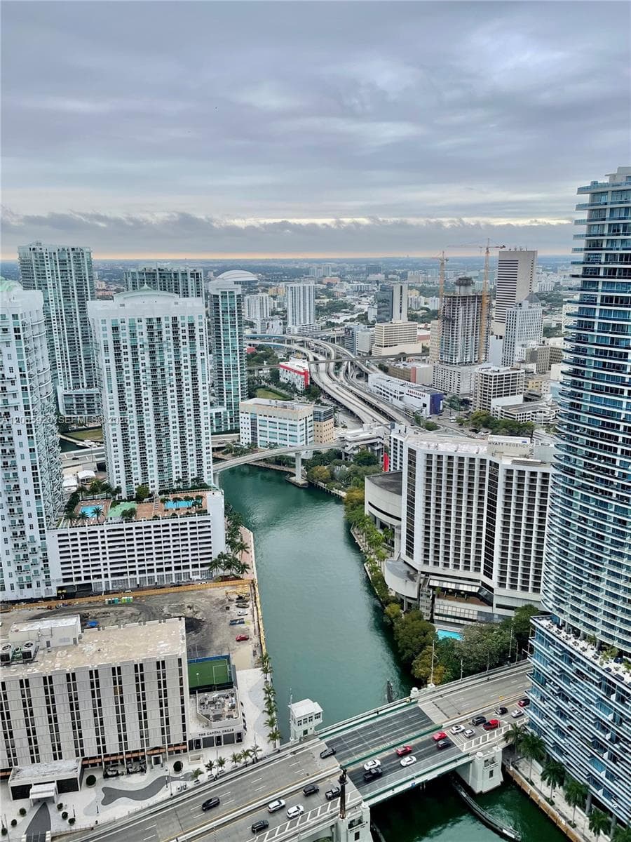 465 BRICKELL AVENUE 4906 photo 2