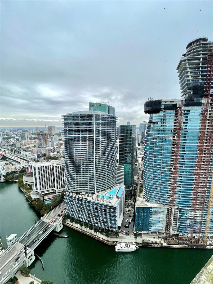 465 BRICKELL AVENUE 4906 photo 3