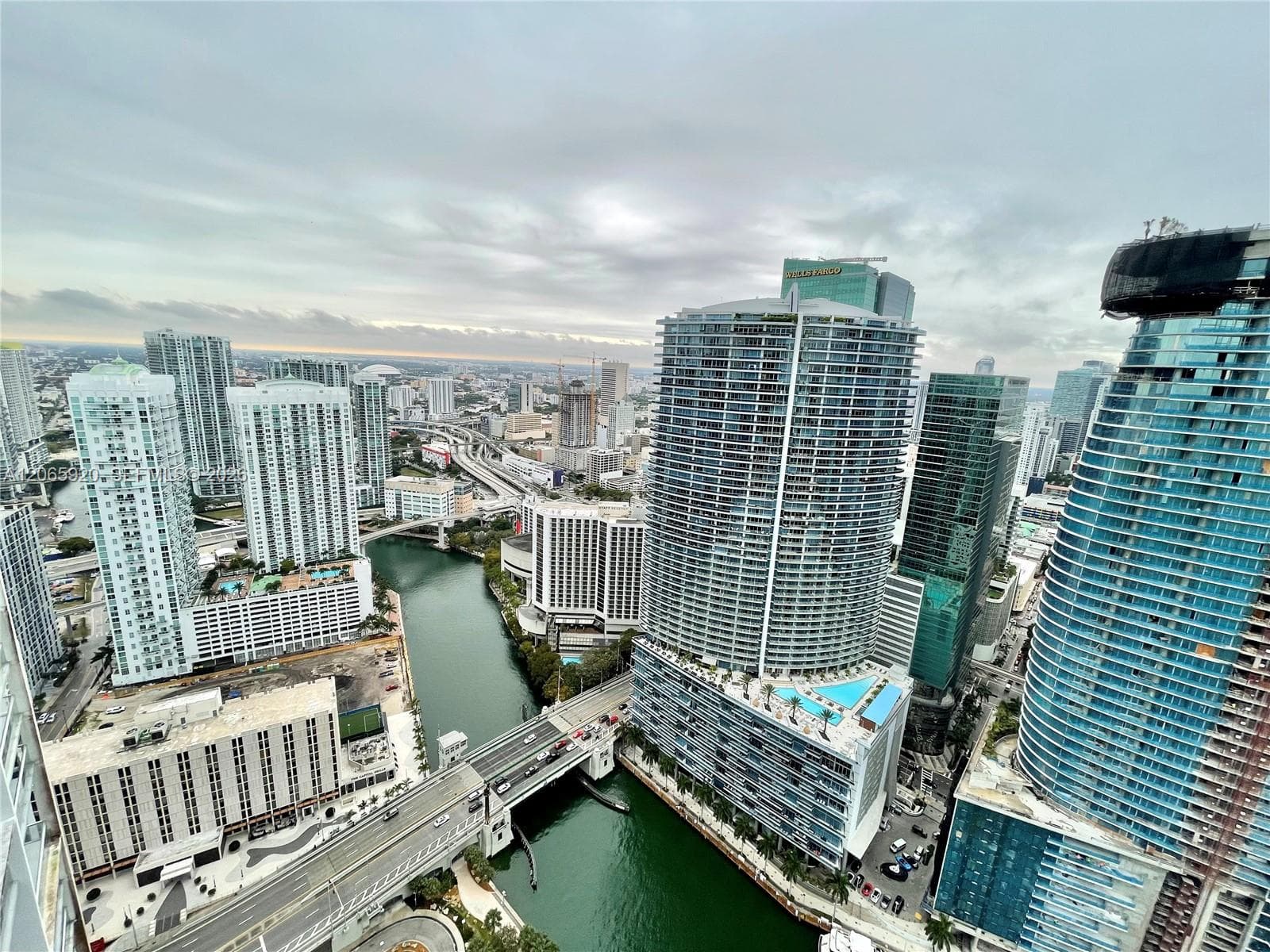 465 BRICKELL AVENUE 4906 photo 1