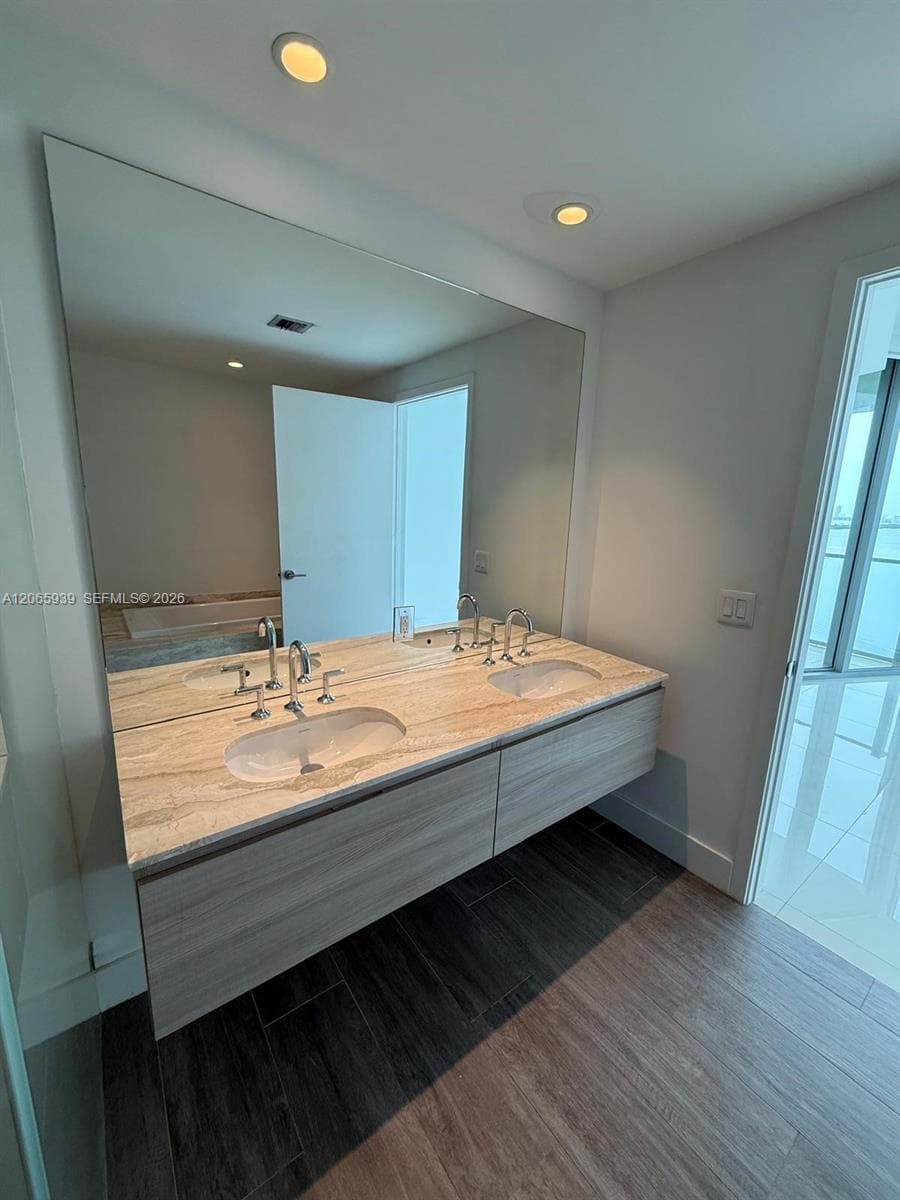 2900 NE 7th Ave 1606 photo 20
