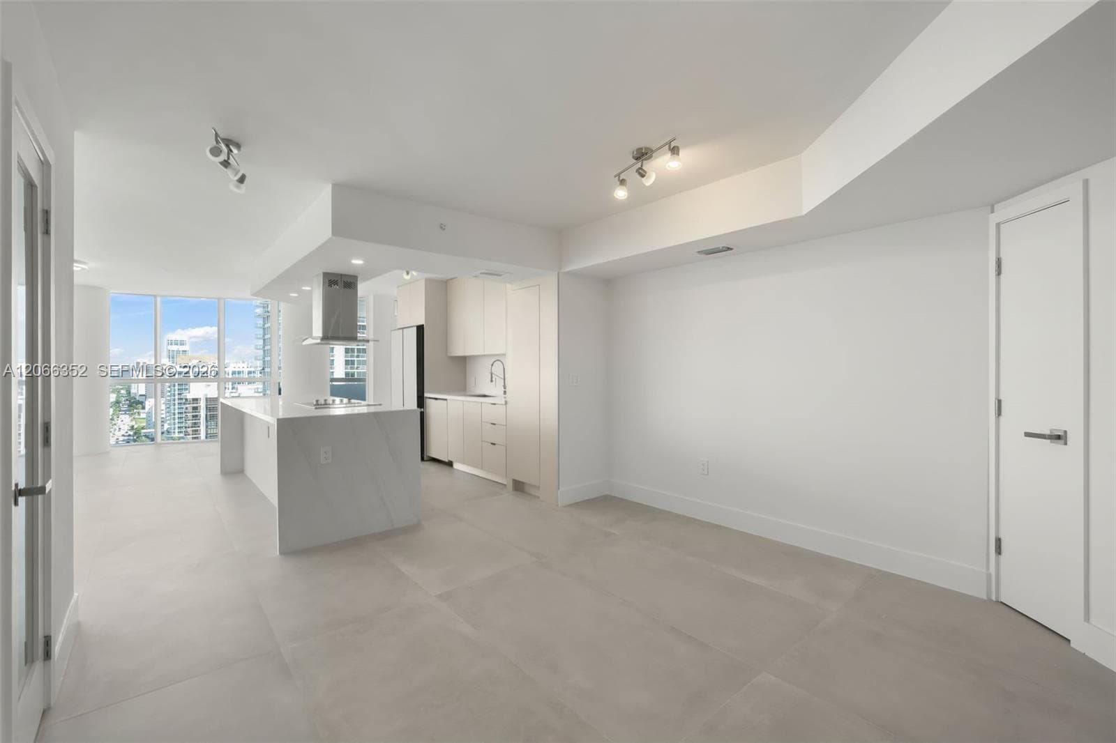 6301 Collins Ave 2307 photo 2