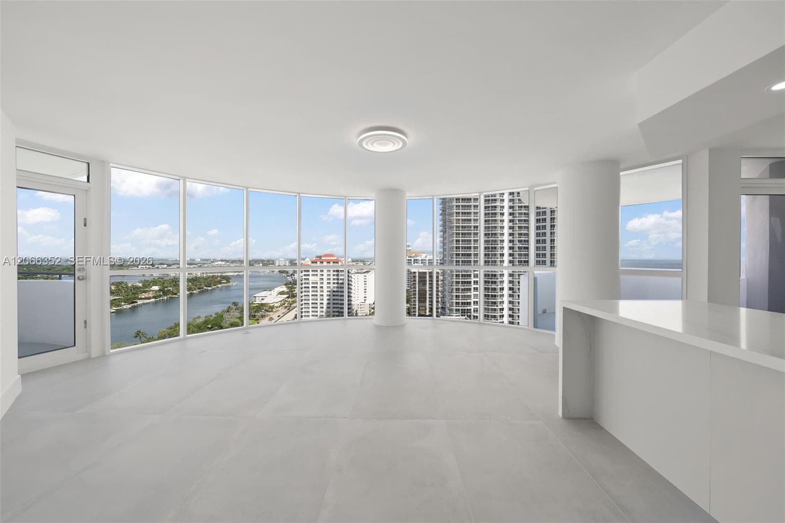 6301 Collins Ave 2307 photo 3