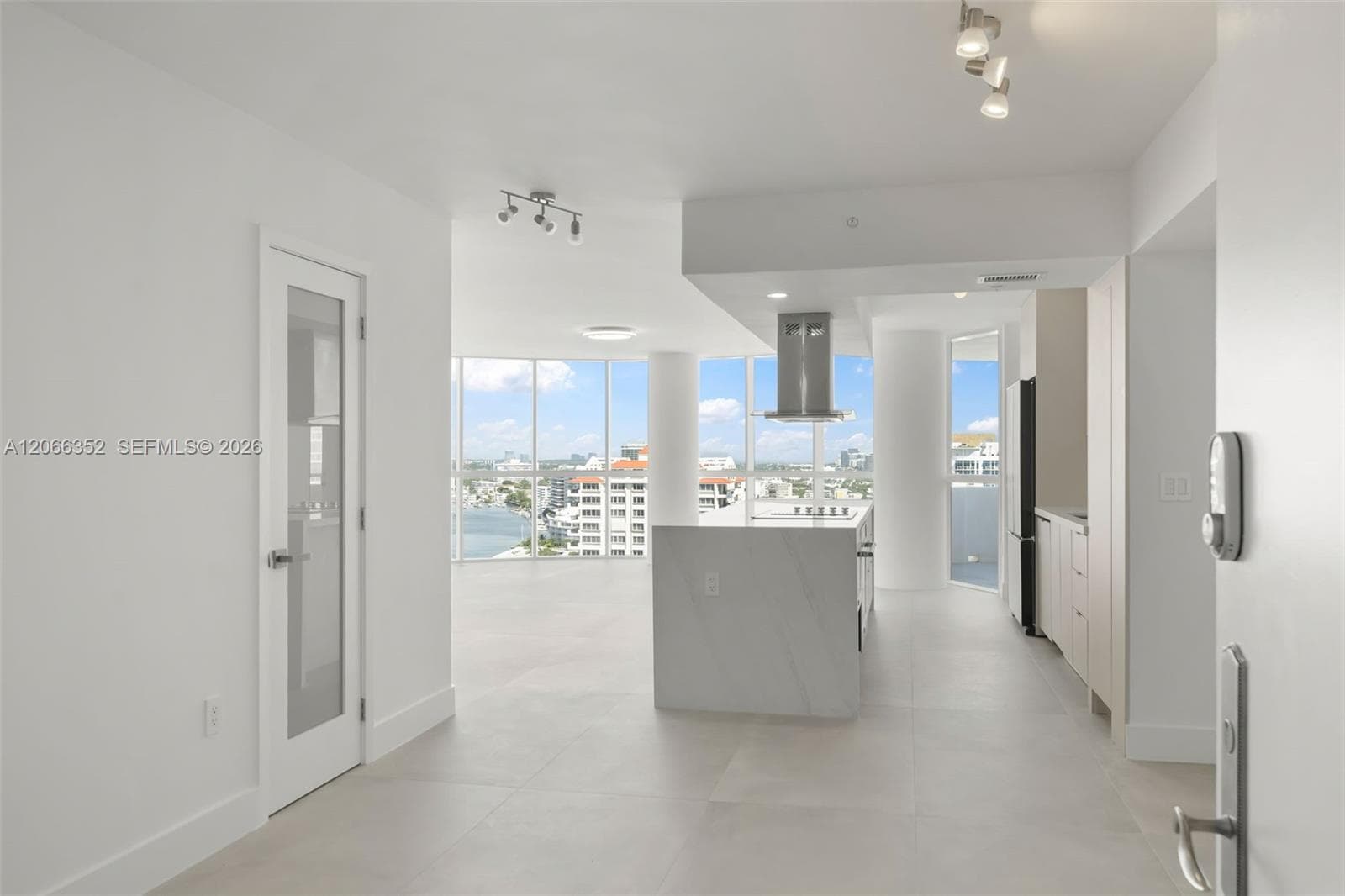 6301 Collins Ave 2307 photo 1