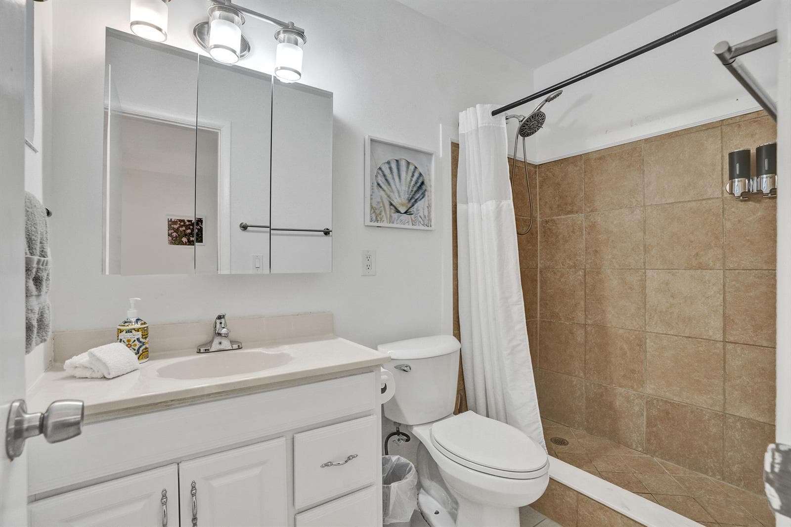 3672 NW 18TH Avenue photo 9