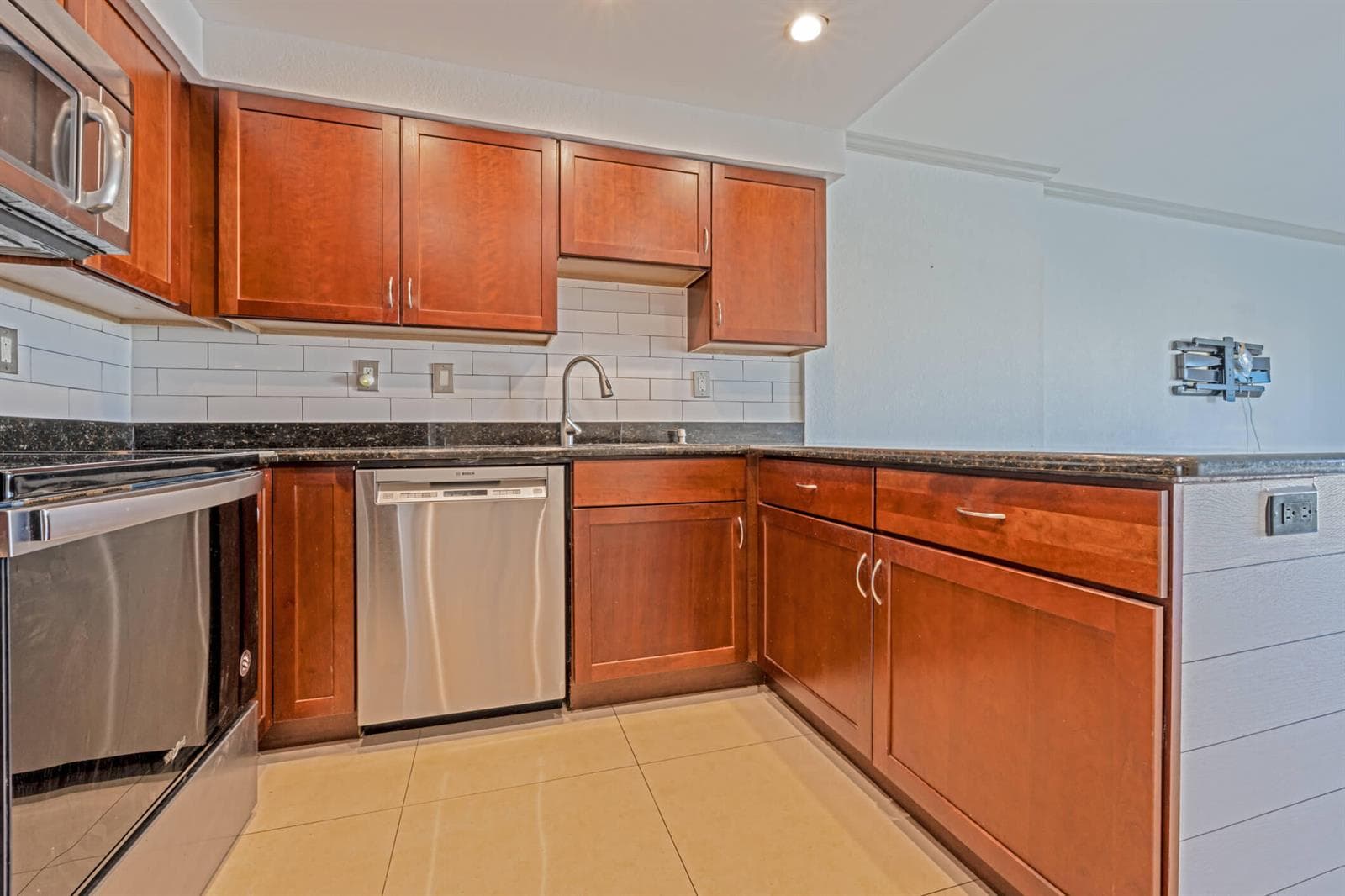 2900 NE 30th Street 9i photo 12