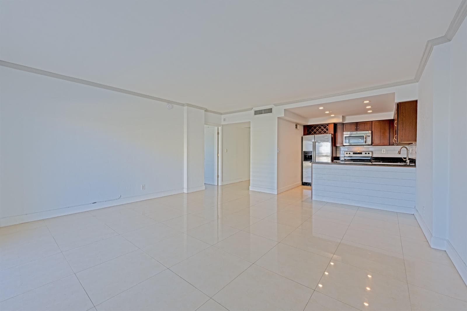 2900 NE 30th Street 9i photo 9