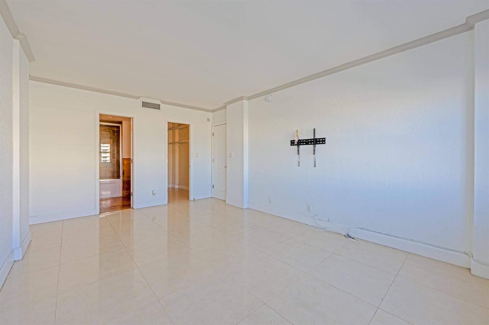 2900 NE 30th Street 9i photo 18
