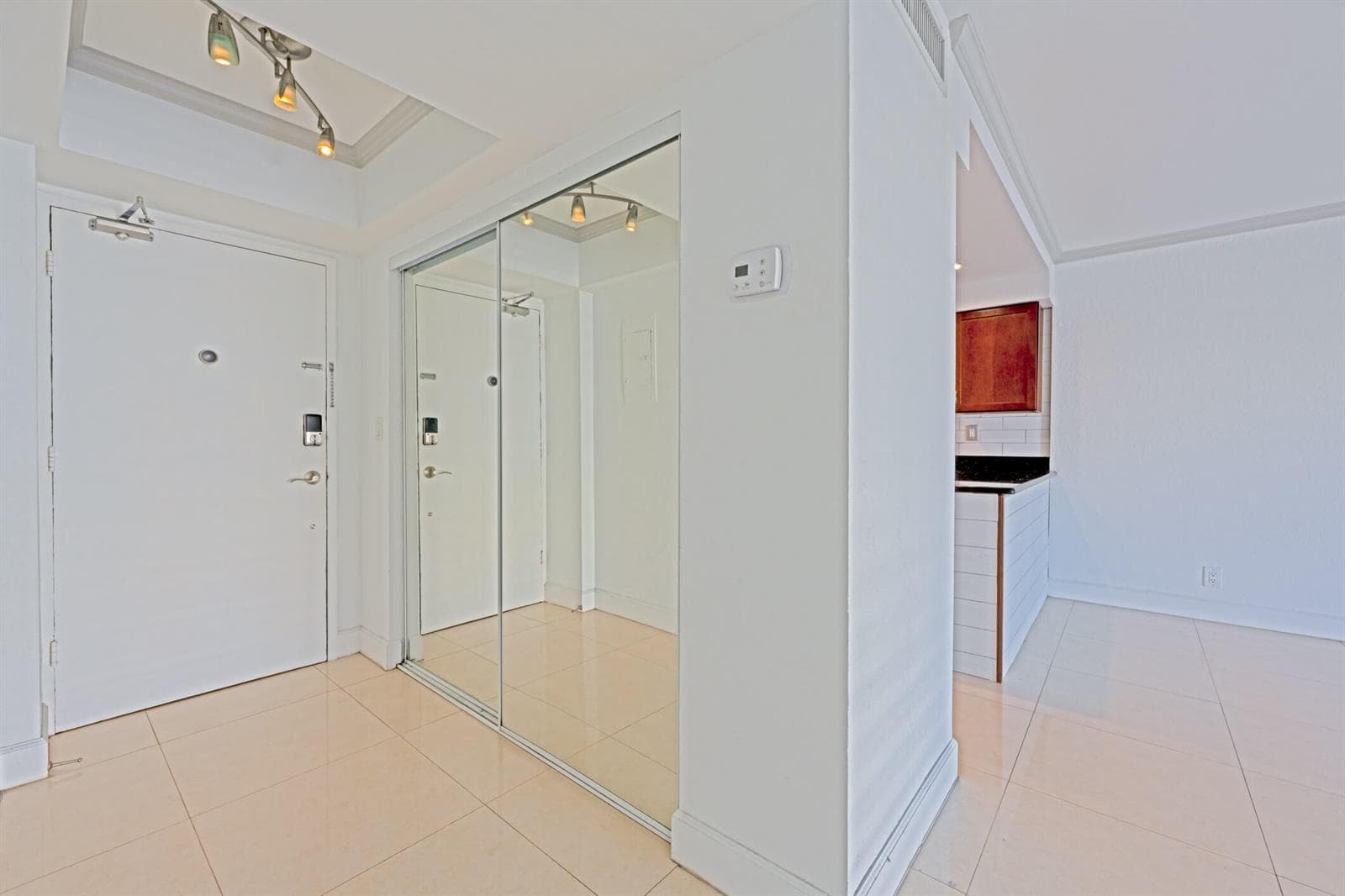 2900 NE 30th Street 9i photo 15