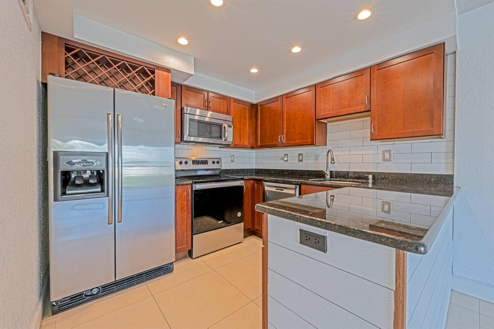 2900 NE 30th Street 9i photo 11