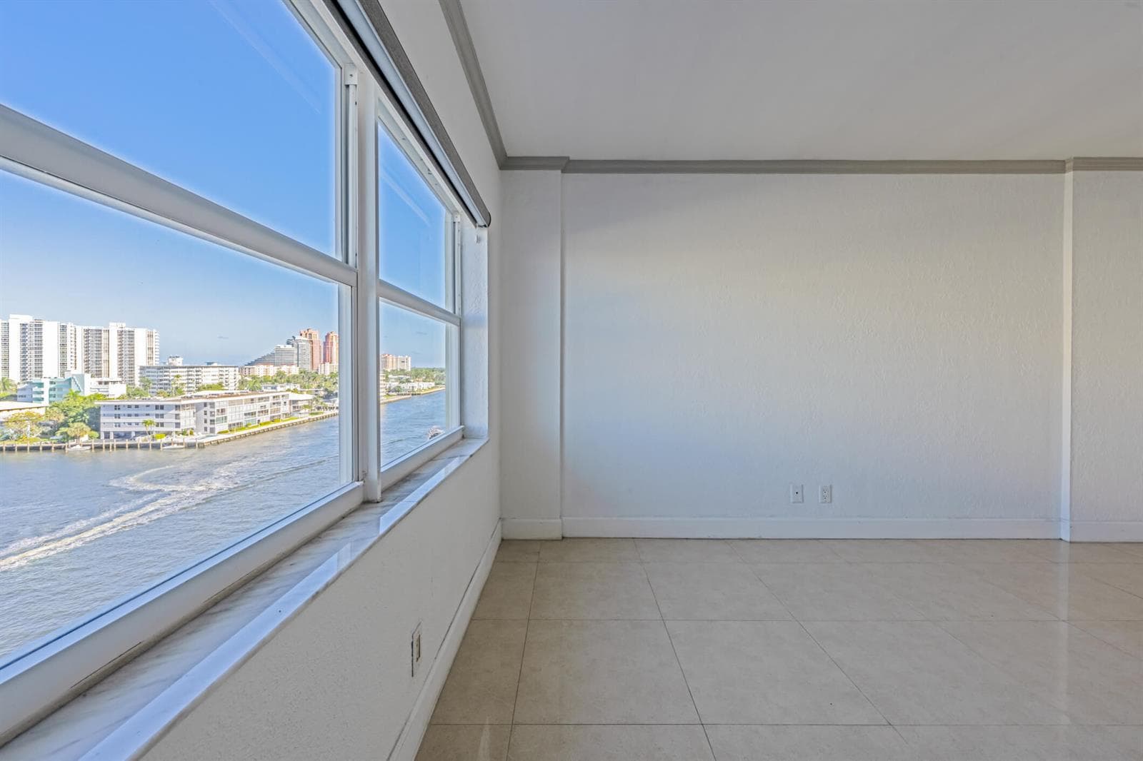 2900 NE 30th Street 9i photo 21