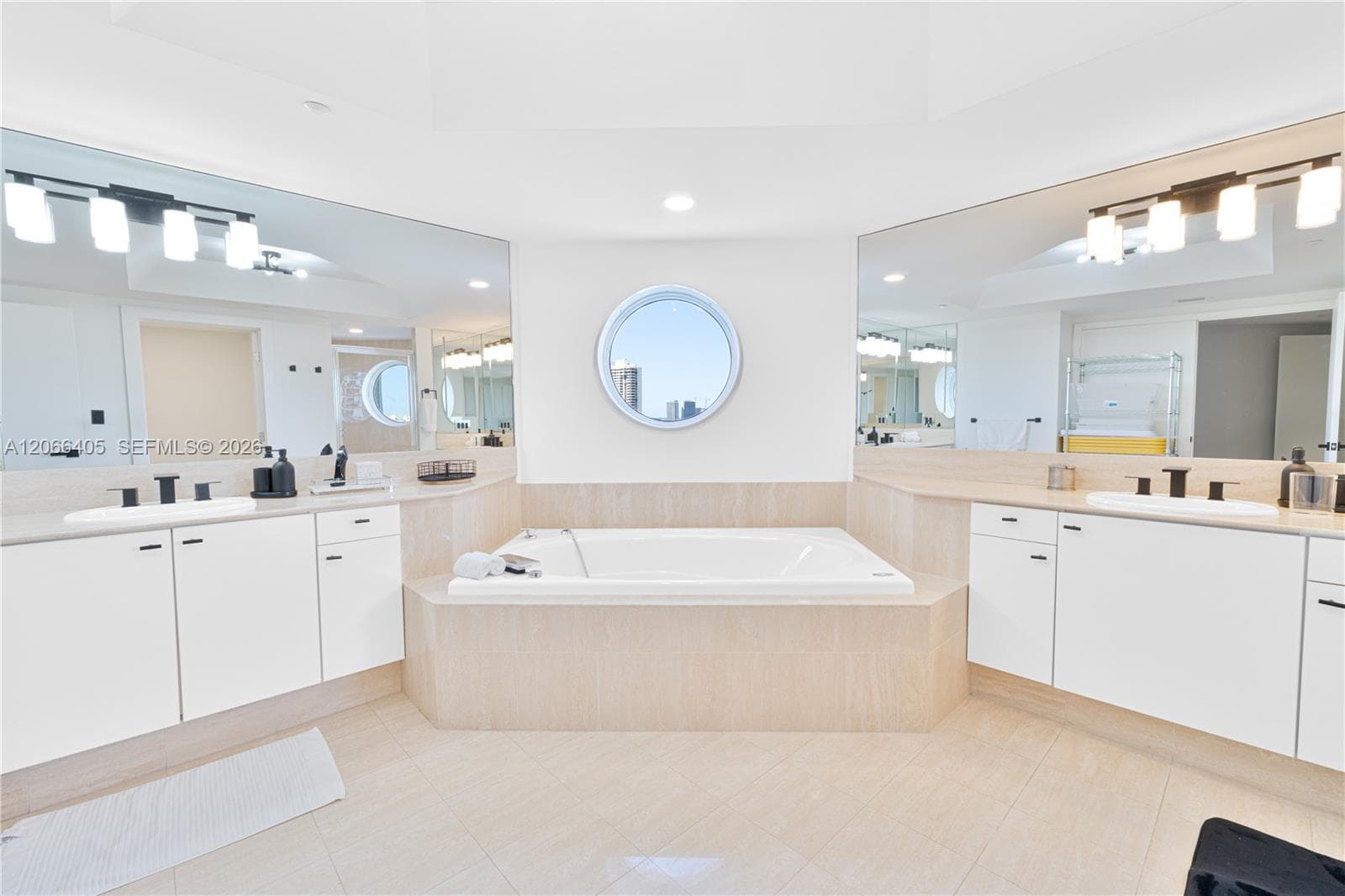 7000 Island Blvd 1402 photo 10