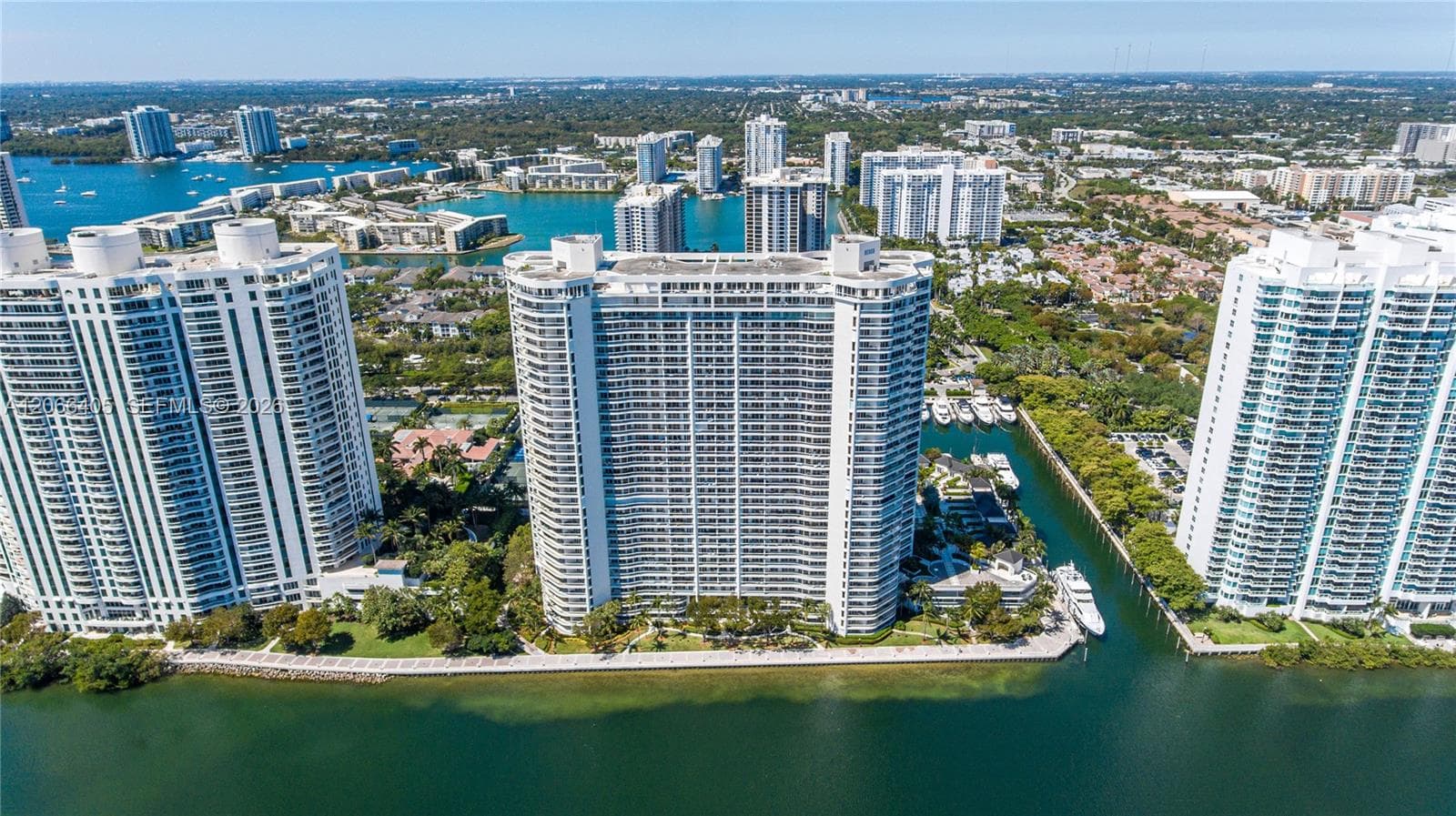7000 Island Blvd 1402 photo 14