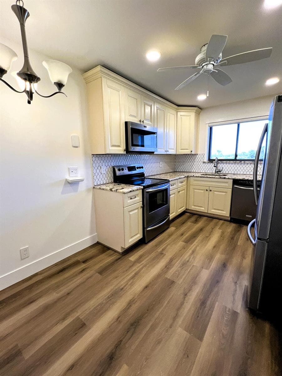 7770 TAHITI Lane 504 photo 6