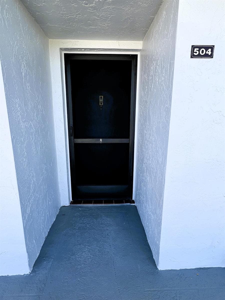 7770 TAHITI Lane 504 photo 3