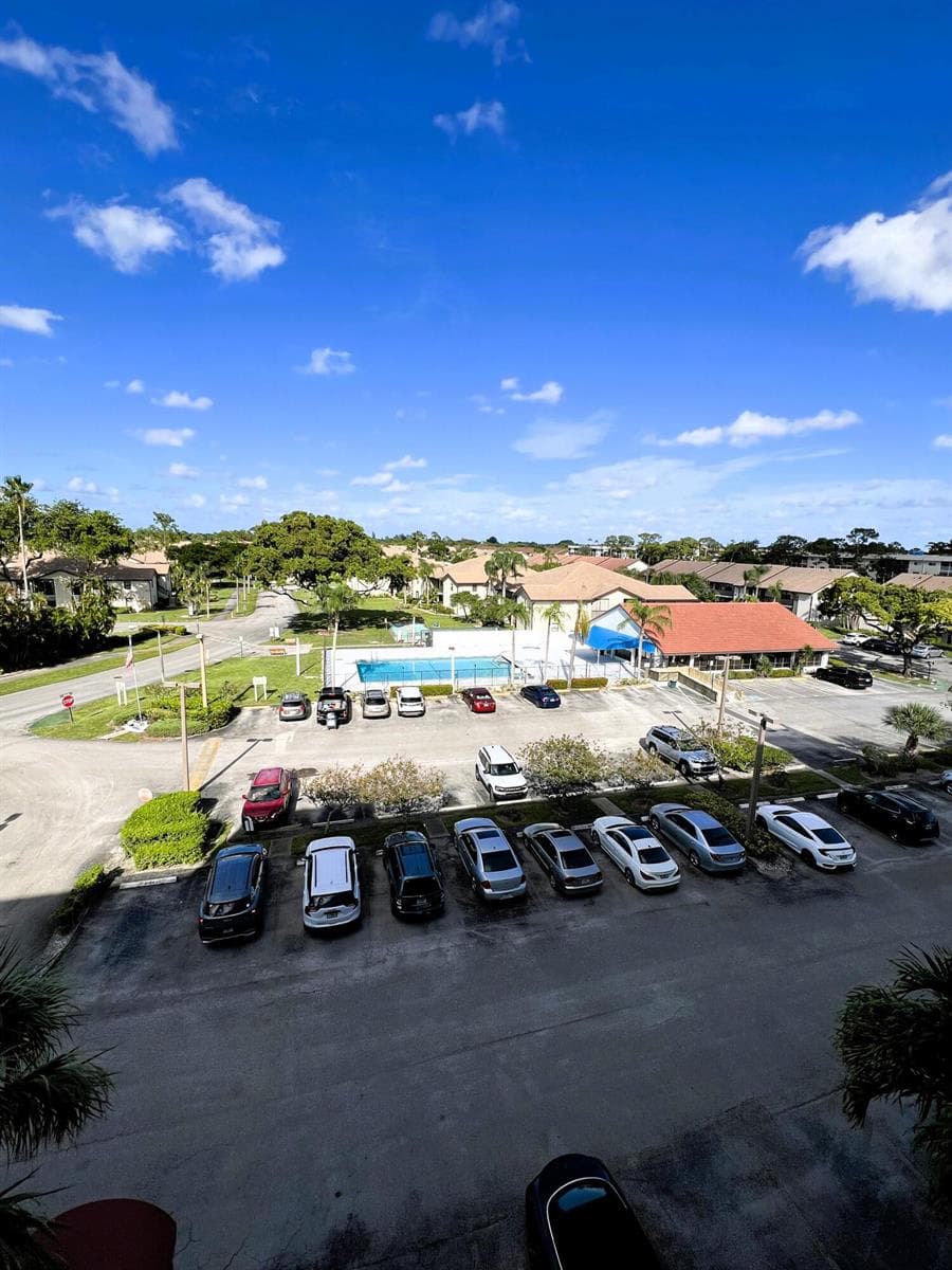 7770 TAHITI Lane 504 photo 4