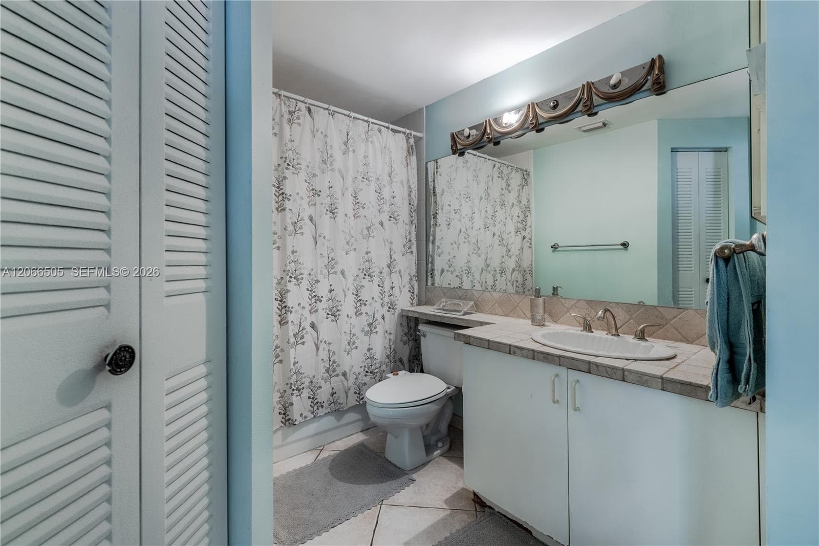 19601 E Country Club Dr 7104 photo 18