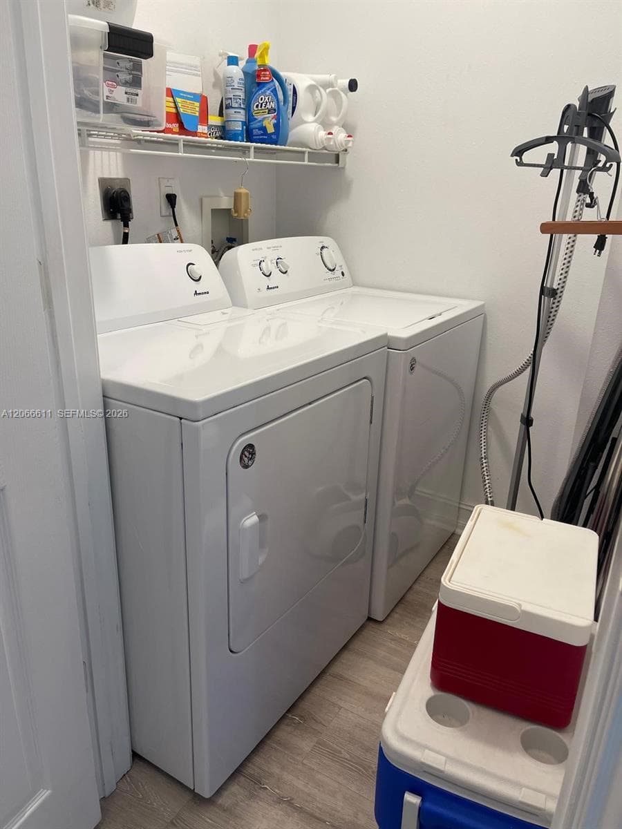 3001 NE 185th St 612 photo 18
