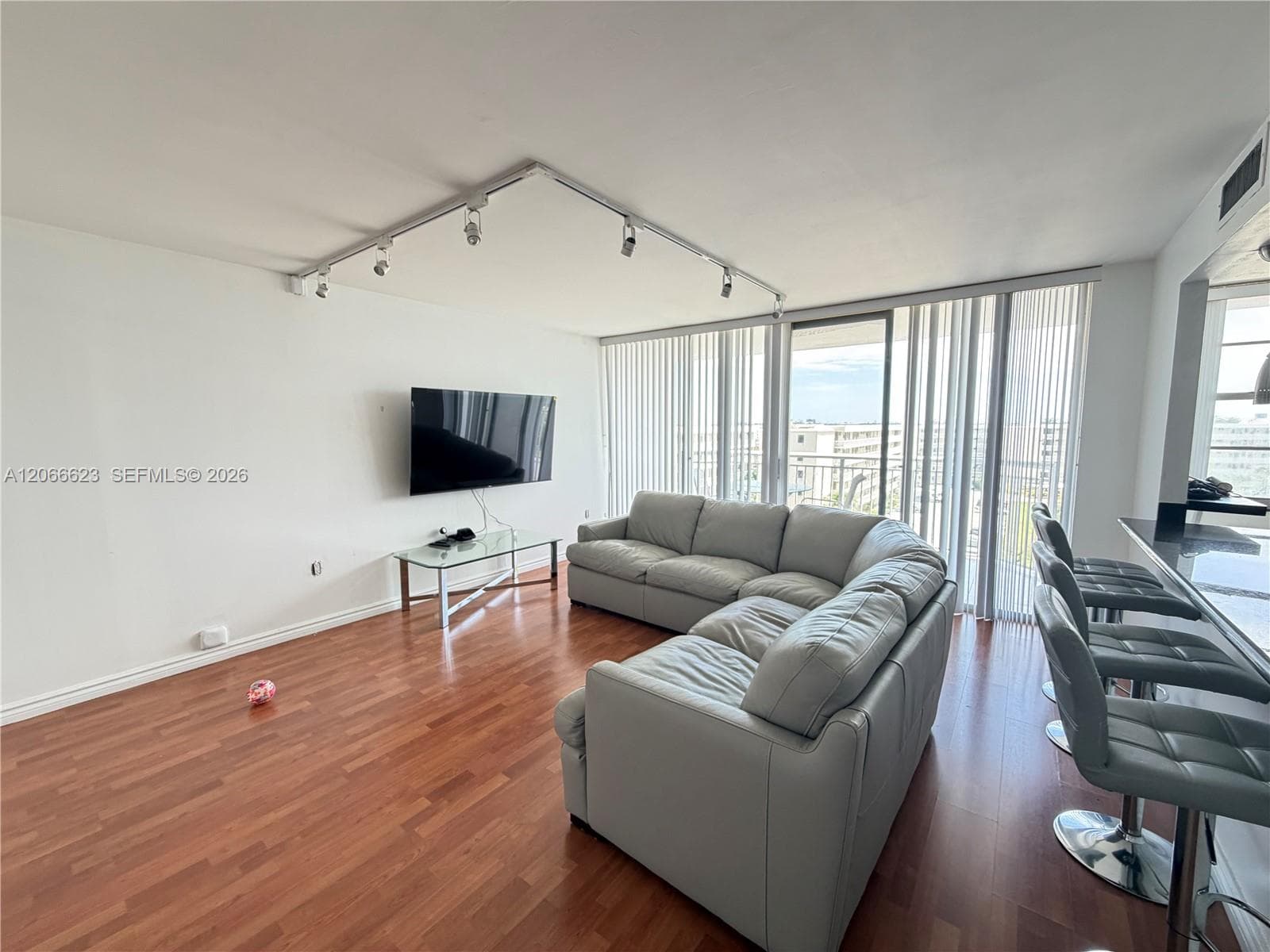 18031 Biscayne Blvd 601 photo 6