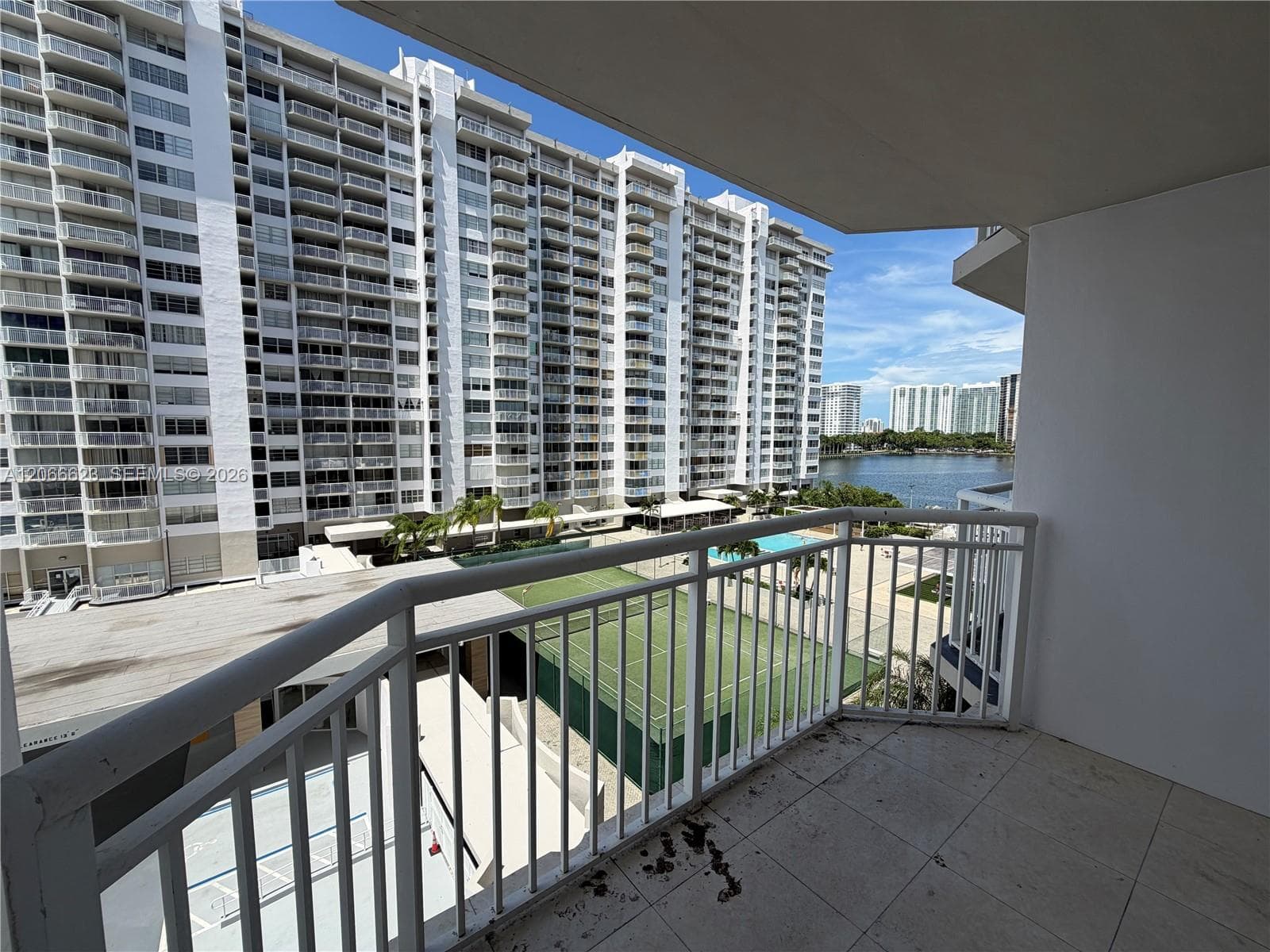 18031 Biscayne Blvd 601 photo 17