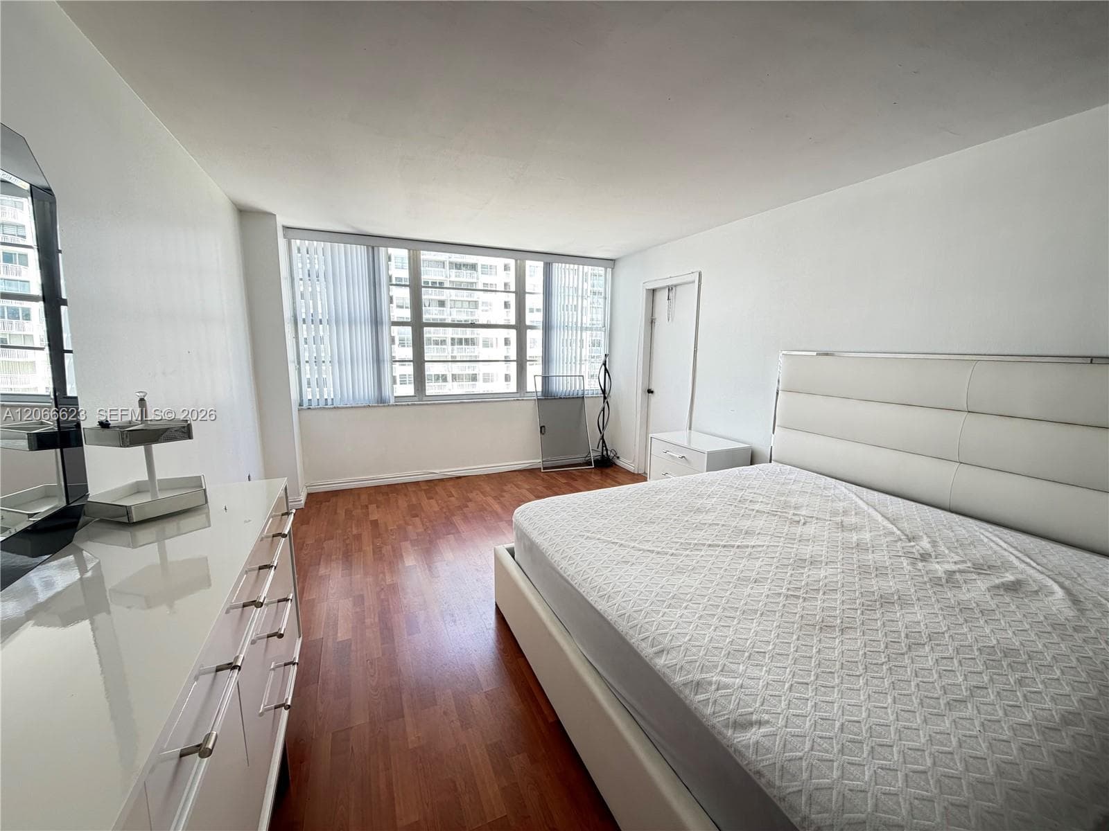 18031 Biscayne Blvd 601 photo 16