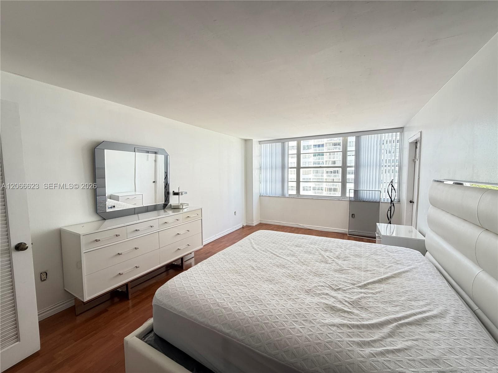 18031 Biscayne Blvd 601 photo 12