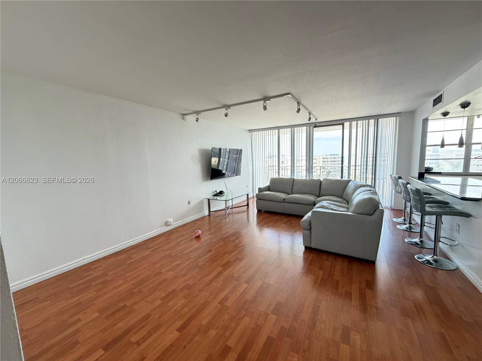 18031 Biscayne Blvd 601 photo 7
