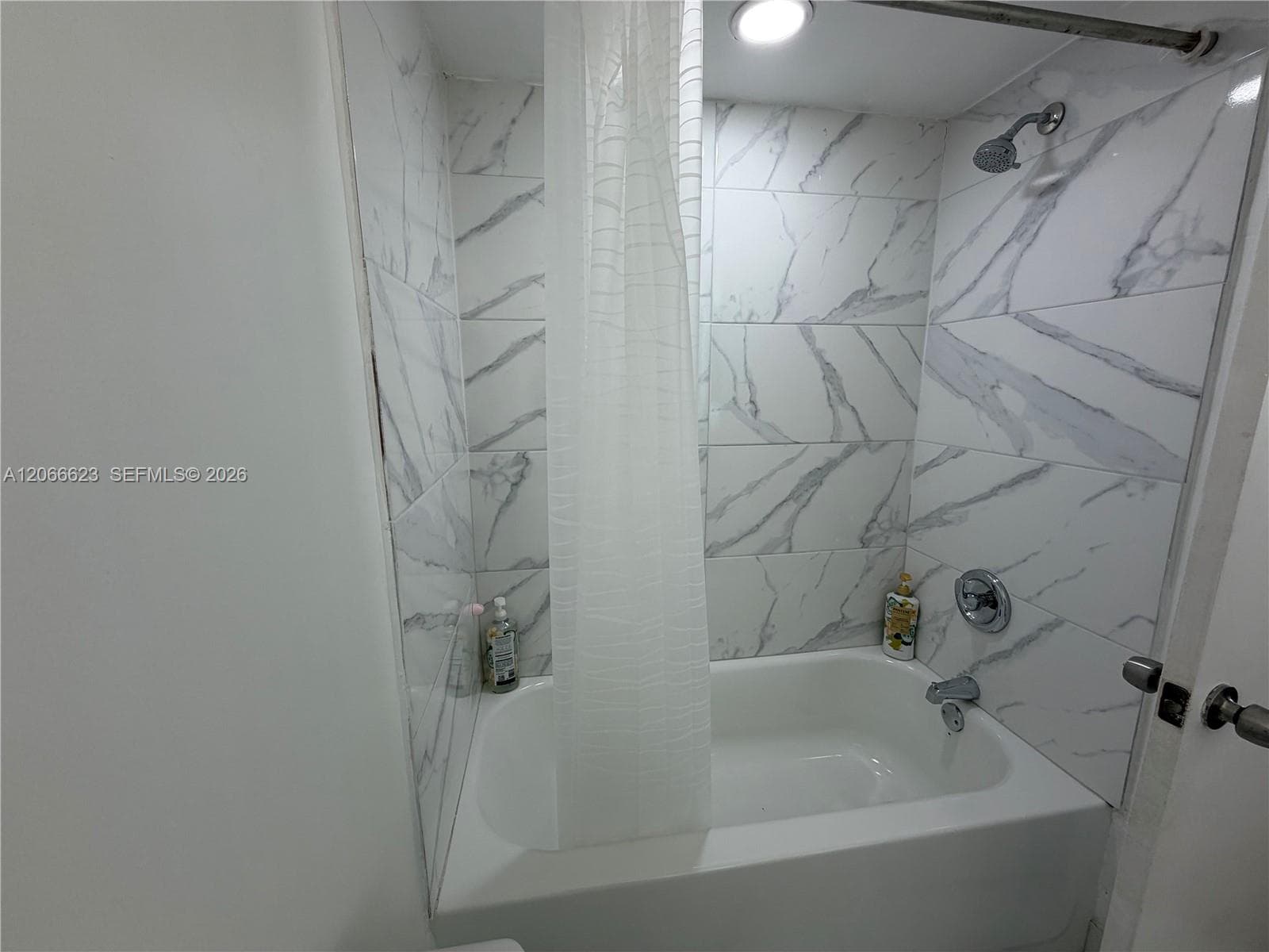 18031 Biscayne Blvd 601 photo 14