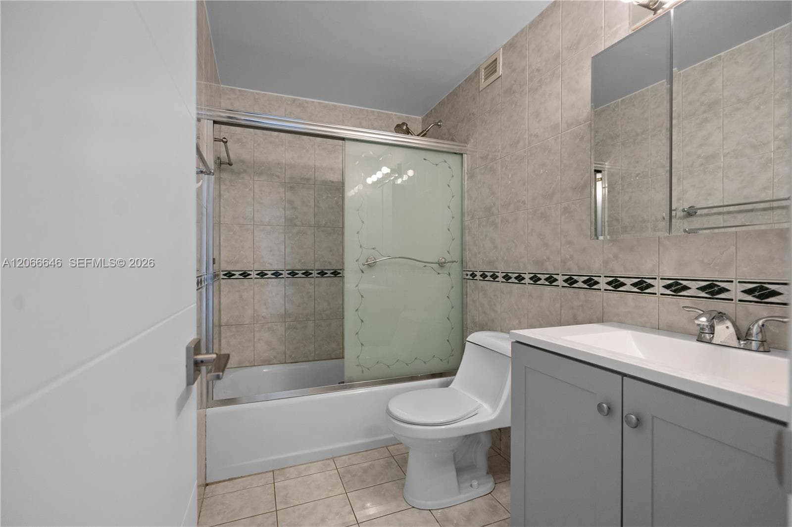 400 Kings Point Dr 606 photo 16