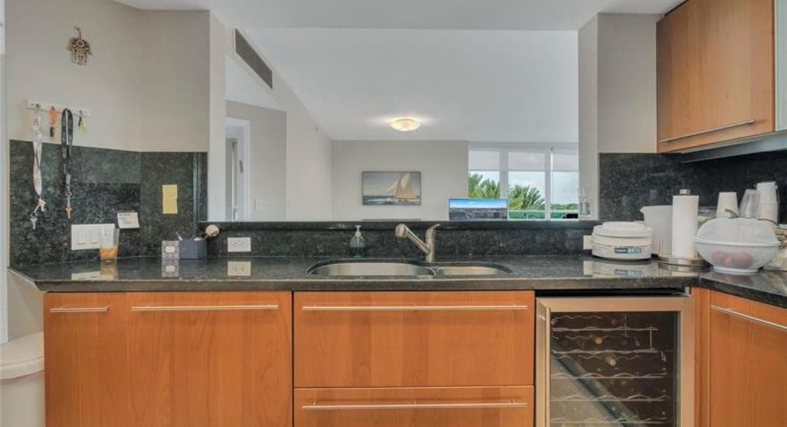 9401 Collins Avenue 402 photo 11