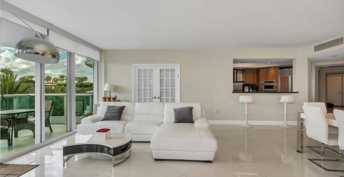 9401 Collins Avenue 402 photo 19