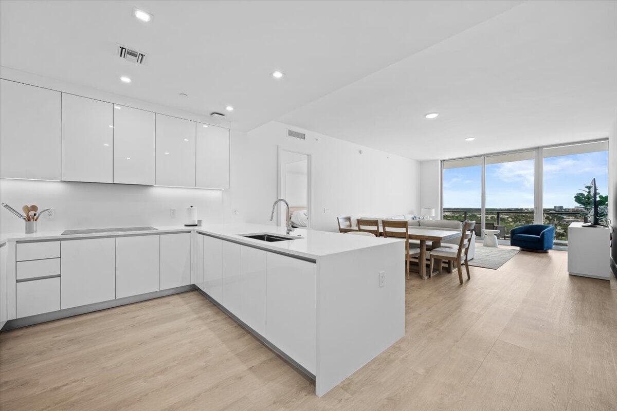 220 Lake Shore Drive 1513 photo 3