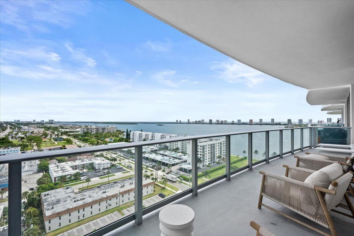 220 Lake Shore Drive 1513 photo 1