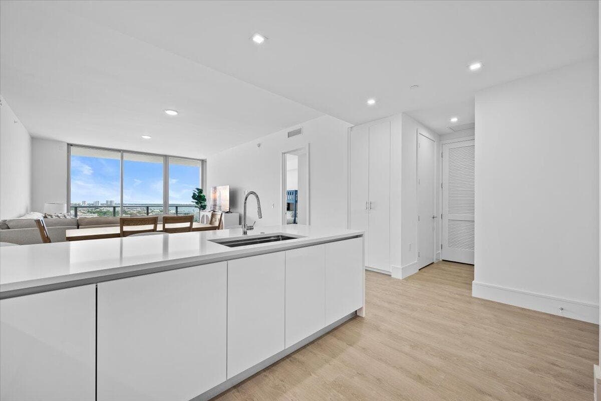 220 Lake Shore Drive 1513 photo 5